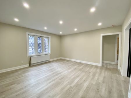 For Lease - 2520 Bloor Street Unit# 9, Toronto, Ontario - Photo 3