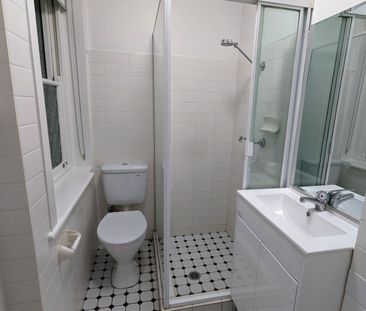 1/25 Elizabeth Bay Road, Elizabeth Bay NSW 2011 - Studio For Rent |... - Photo 1