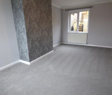 4 bedroom semi-detached house to rent - Photo 3