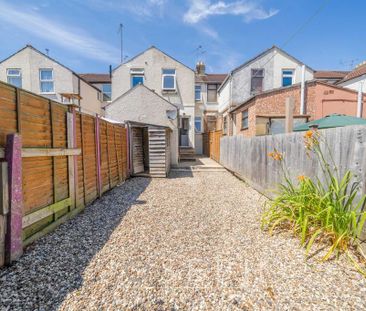 3 bedroom terraced house to rent - Photo 4