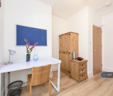 1 bedroom in a flat share to rent - Photo 1