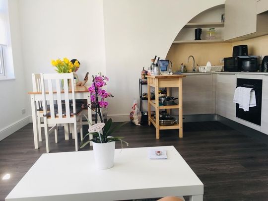 Room in a Shared Flat, Finchley Road, NW11 - Photo 1