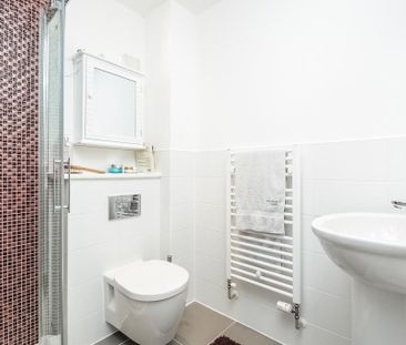 3 bedroom end of terrace house to rent - Photo 3