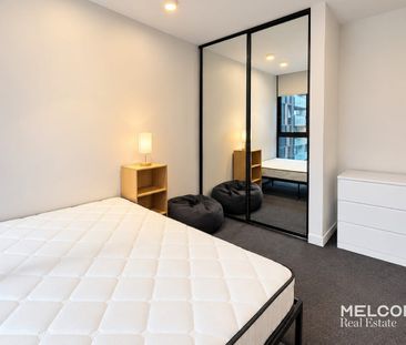MODERN ONE BEDROOM AT 33M - FURNISHED - Photo 5