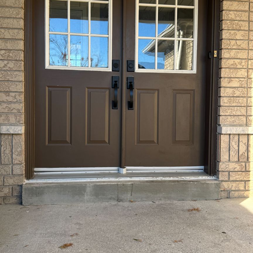 For Lease - 36 Foothill Street Unit# Main, Whitby, Ontario - Photo 1