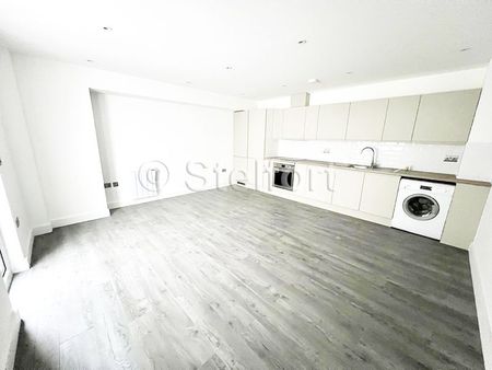 Leytonstone Road, E15, London - Photo 4