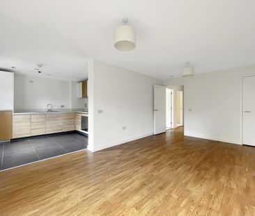 2 bedroom ground floor flat to rent - Photo 2