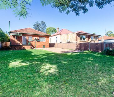 Spacious Home in the Heart of Penrith CBD - Photo 5