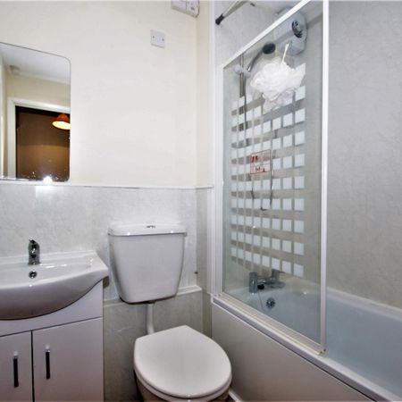 Abenberg Way, Hutton, Brentwood, CM13 - Photo 3