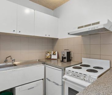 Spacious One Bedroom - Position Perfect! - Photo 4