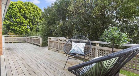 Spacious 4-Bedroom Family Home with Rumpus - Photo 2