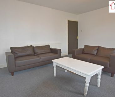 3 Bedroom Flat - Photo 2