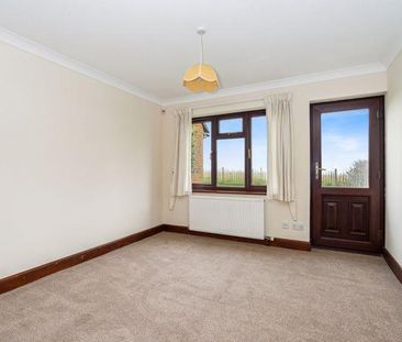 5 bedroom detached house to rent - Photo 2