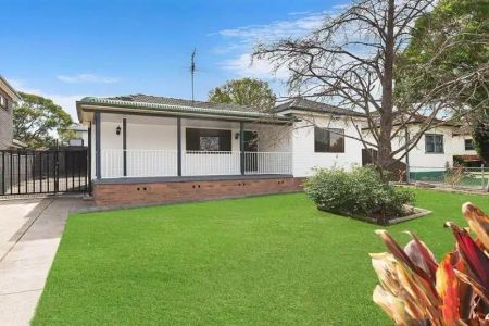“Beautiful Home! Don't Miss out!” - Photo 3