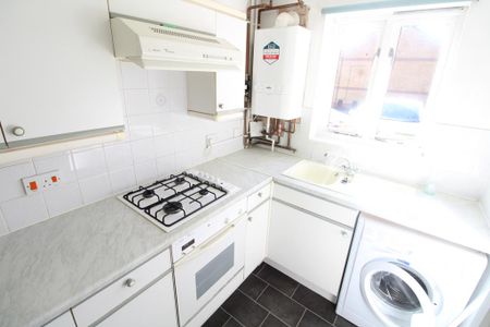2 bedroom terraced house to rent - Photo 4