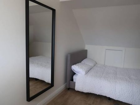 4 bedroom semi-detached house to rent - Photo 2