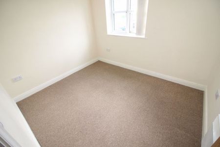 2 Bedroom Flat - Photo 3