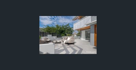 HEART OF NEW FARM- FABULOUS TOWNHOME - Photo 3