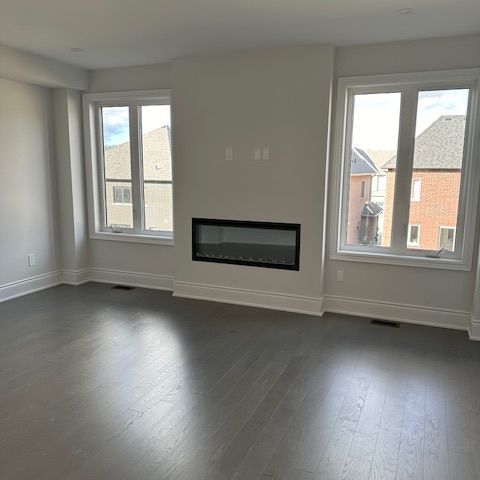 For Lease - 154 Rowe Street, Bradford West Gwillimbury, Ontario - Photo 1