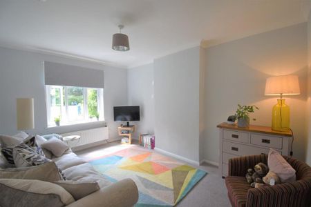 3 bedroom detached bungalow to rent - Photo 3