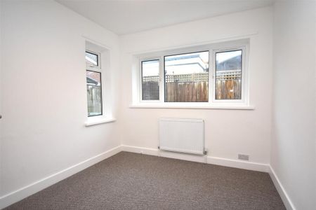 2 bedroom detached bungalow to rent - Photo 2