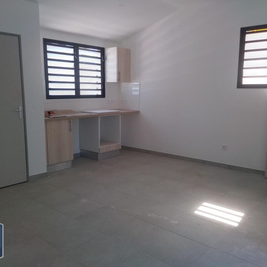 Location Appartement 1 pièce 29m² ST PIERRE 97410 - Photo 2