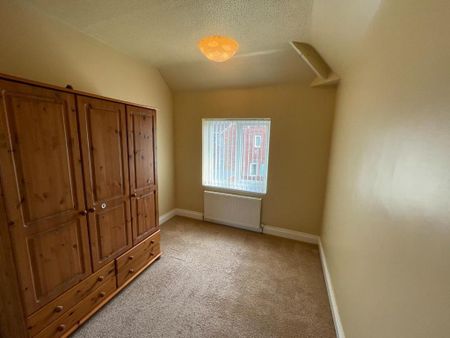 2 bedroom end of terrace house to rent - Photo 3