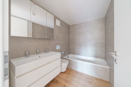 GROSSZÜGIGE HELLE WOHNUNG- FRISCH SANIERT - Photo 4