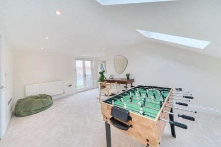 4 bedroom terraced house to rent - Photo 3