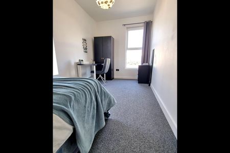 4 Bed Terraced House, Alderson Road, L15 - Photo 3