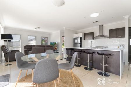 COMFORTABLE AND CLOSE TO CBD - Photo 2