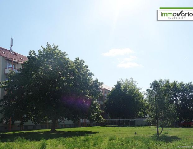 Erstbezug nach Sanierung! Schöne 2-Zimmer-Wohnung mit Dusche, Balkon und Blick ins Grüne in Cracau. - Photo 1