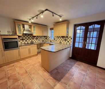 2 bedroom end of terrace house to rent - Photo 5