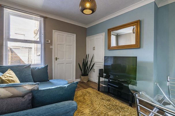 3 bedroom terraced house to rent - Photo 1