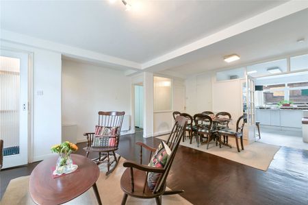 Beautifully Renovated One-Bedroom Apartment close to Hyde Park & Paddington - Photo 2
