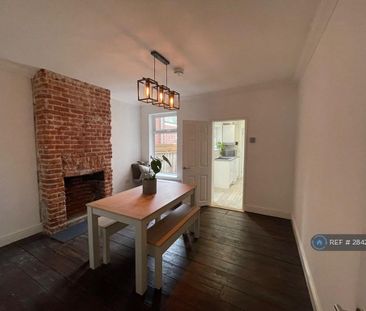 3 bedroom terraced house to rent - Photo 3