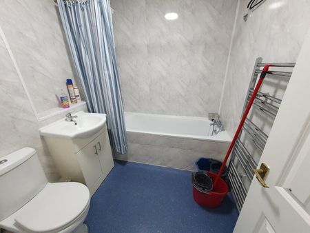 2 Bed Flat, Higham Hill Road, E17 - Photo 4