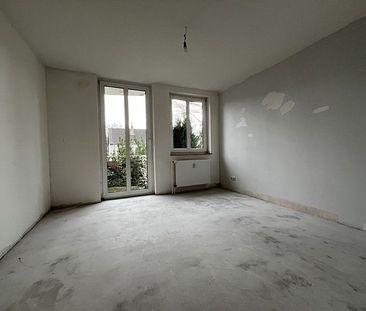Schöne 2,5 Raum Wohnung mit tollem Balkon - zentral gelegen! WBS erforderlich! - Foto 2