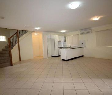 2/253 Cavendish Road, 4151, Coorparoo Qld - Photo 4