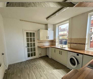 43 Meadow Head Avenue, S8 - Photo 2