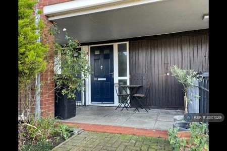 3 bedroom flat to rent - Photo 2