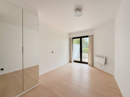 Ongemeubeld hoekappartement in hartje Zoute nabij het Albertplein - Photo 3