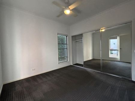 Contemporary Townhome with 3 master rooms - Photo 2