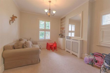 4 Bedroom House - The Fairfield, Farnham - Photo 4