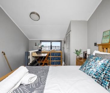 1 Bed House Boat, Eastern Concourse, BN2 - Photo 1