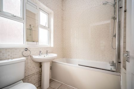 1 bedroom flat to rent Ashburnham Road, MK40 1EA - Photo 5