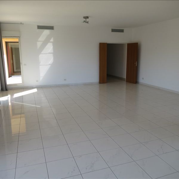 Location Appartement 4 pièces 122m² - Photo 1