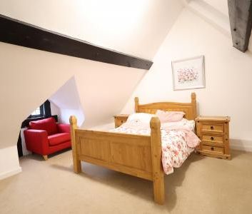 High Street, Central, Stratford-upon-Avon, CV37 - Photo 6