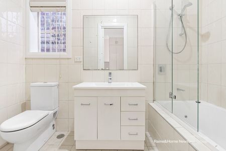Located in the heart of Stanmore - Photo 4