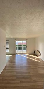 GRAND ET LUMINEUX 4.5 DISPONIBLE 1ER MARS!!! - Photo 4